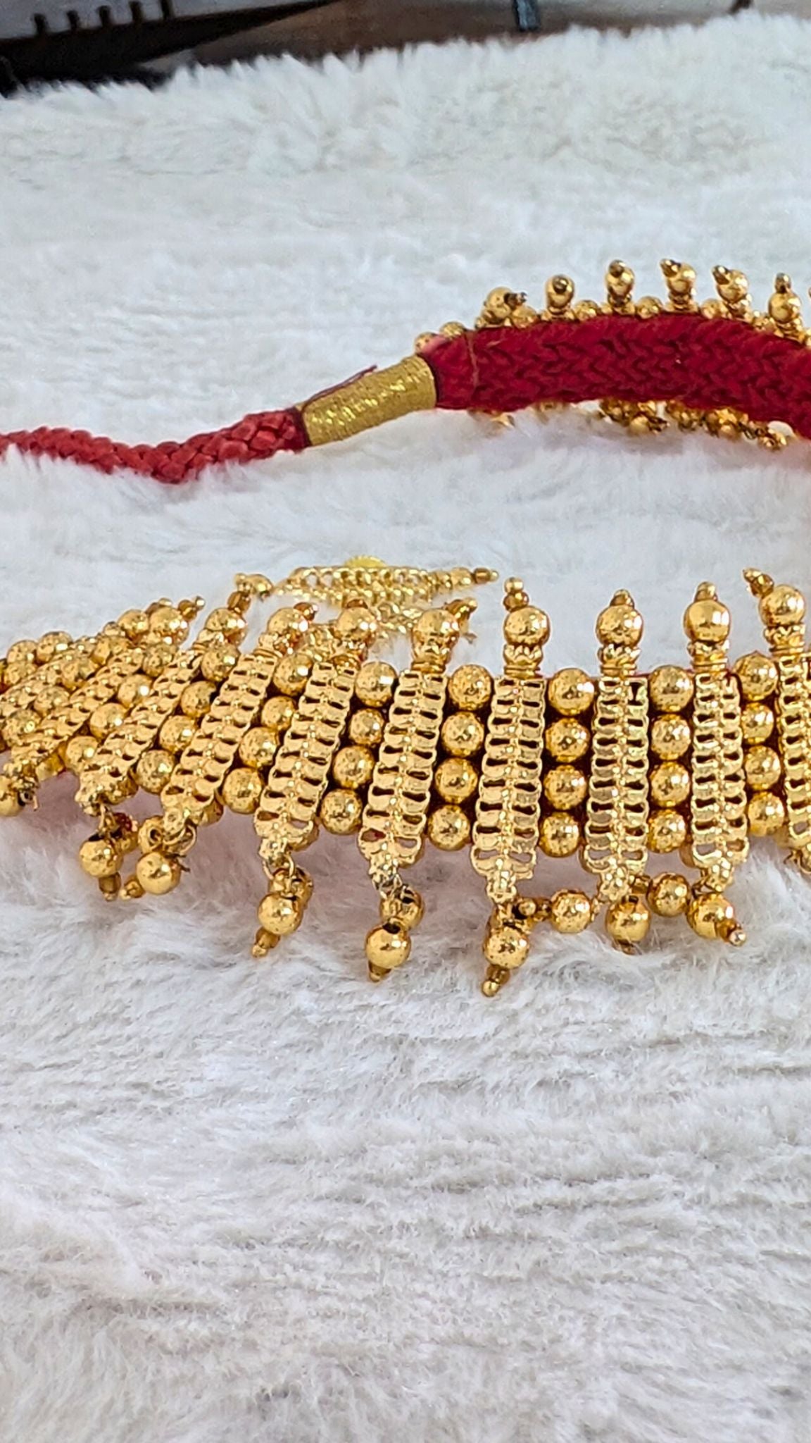 Round golden necklace earrings