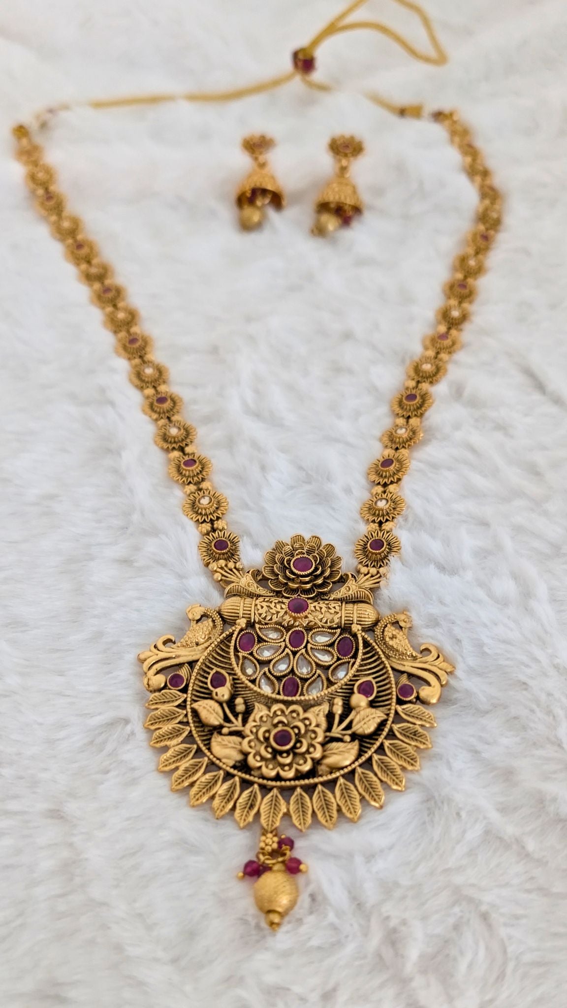Large flower pendant necklace with earrings