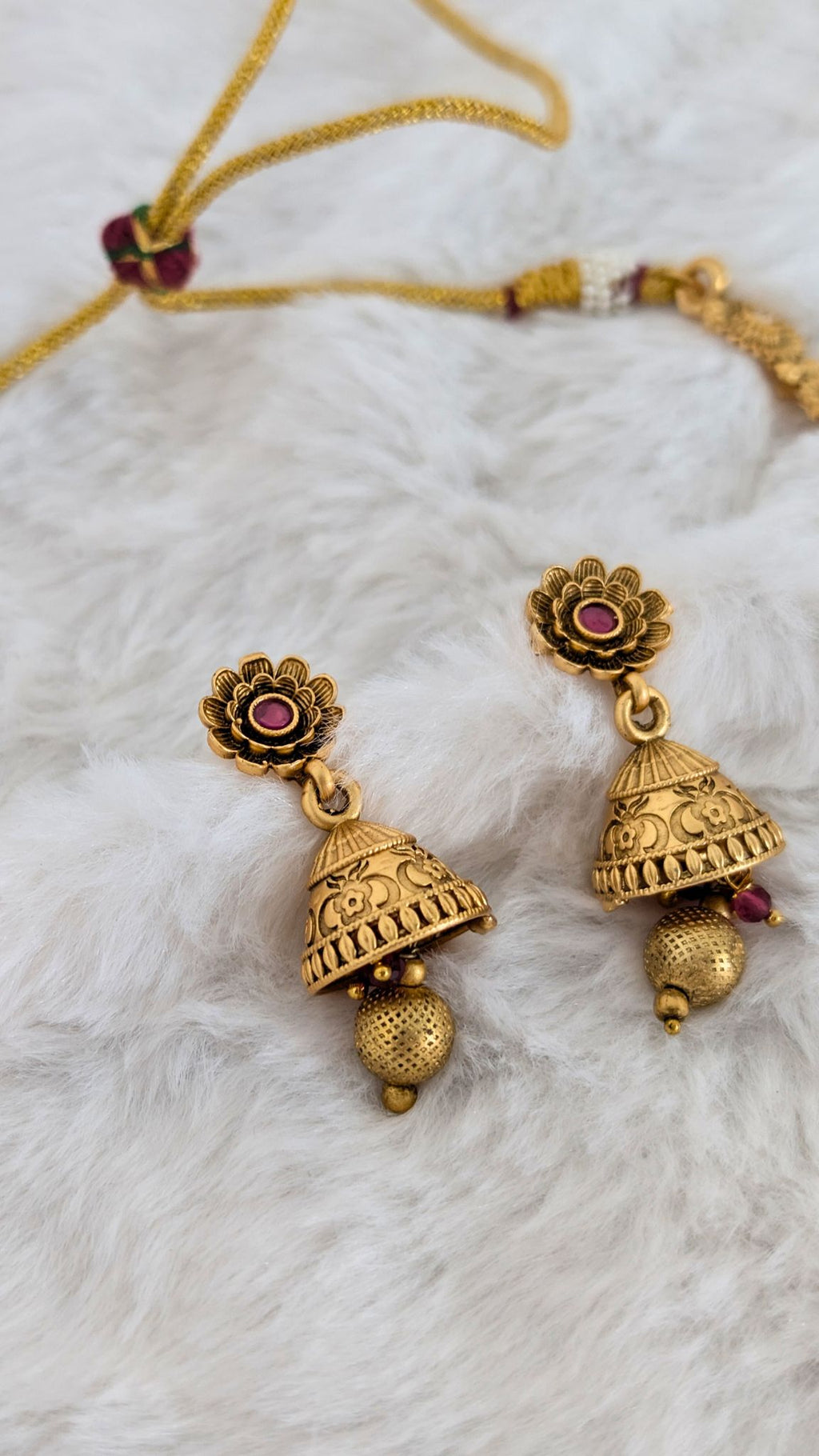 Large flower pendant necklace with earrings
