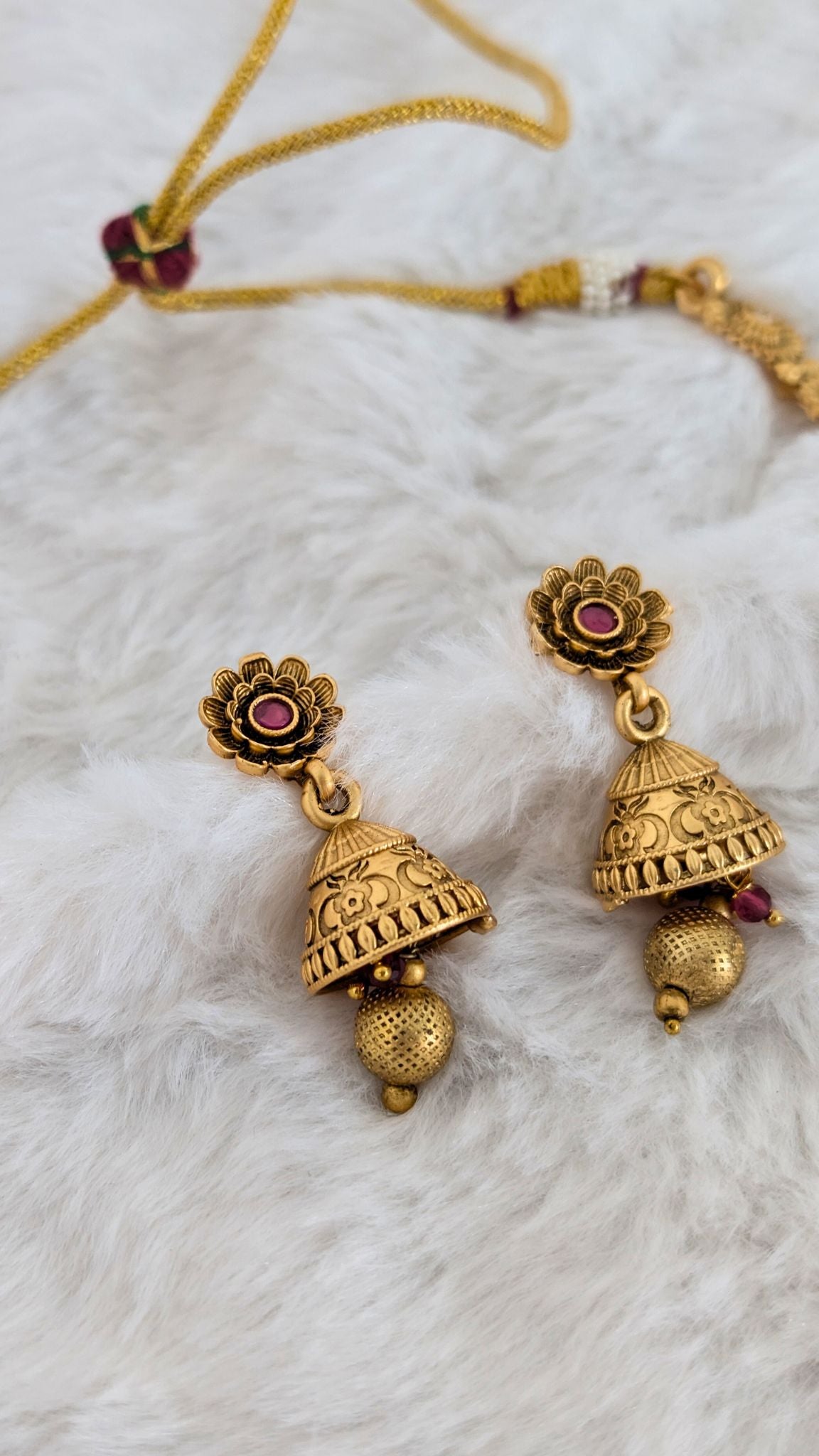Large flower pendant necklace with earrings