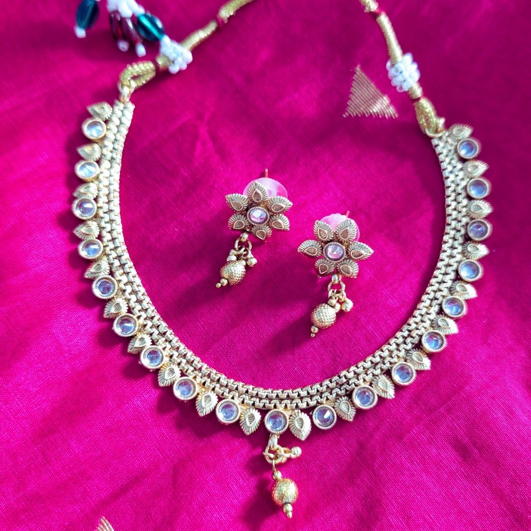 Mimalist Gold Tone Necklace