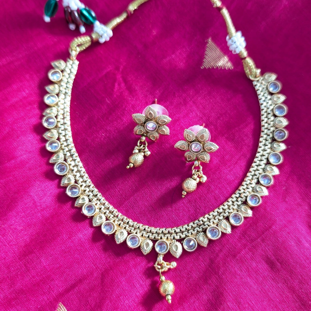 Mimalist Gold Tone Necklace