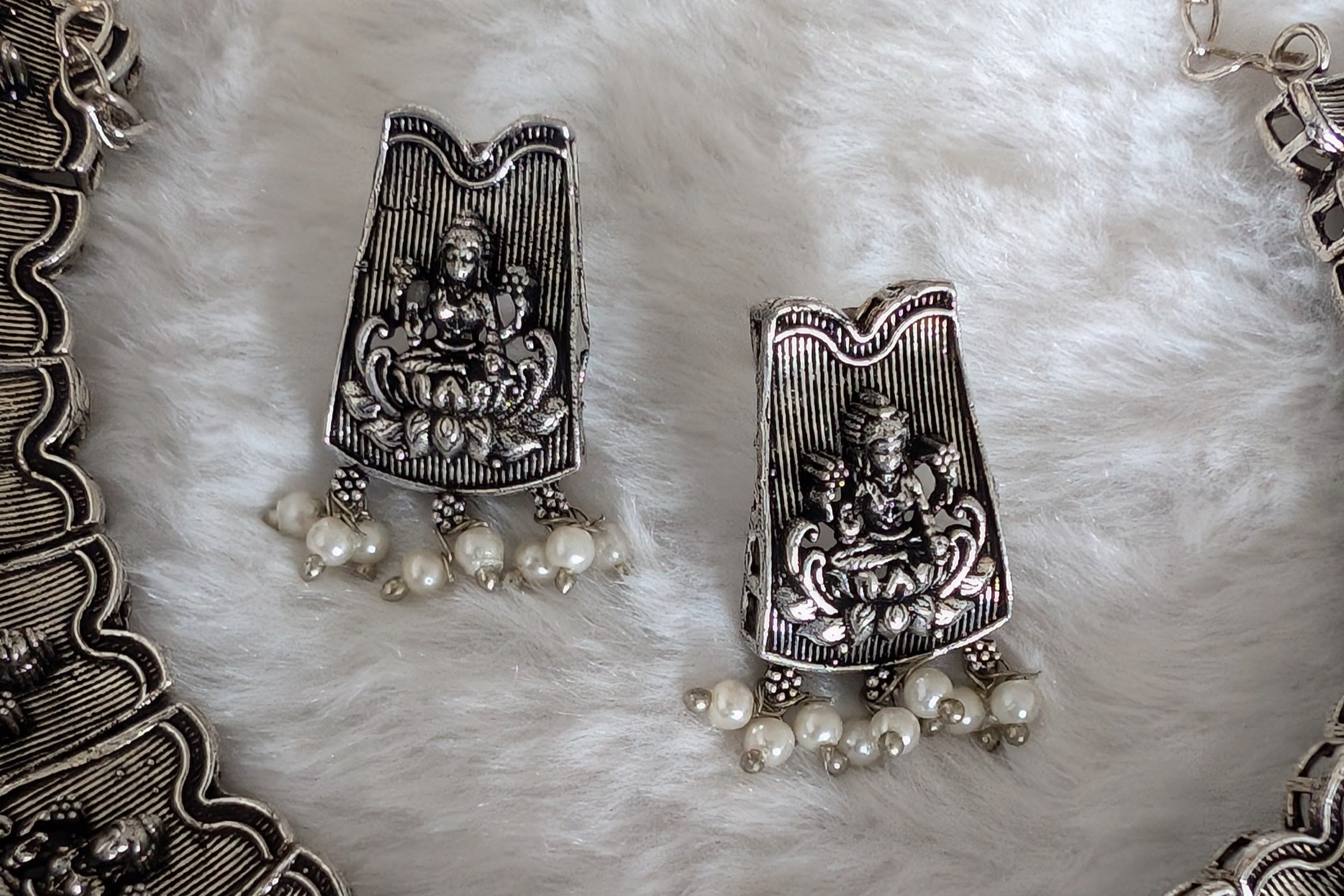 Temple Silver necklace and earrings set